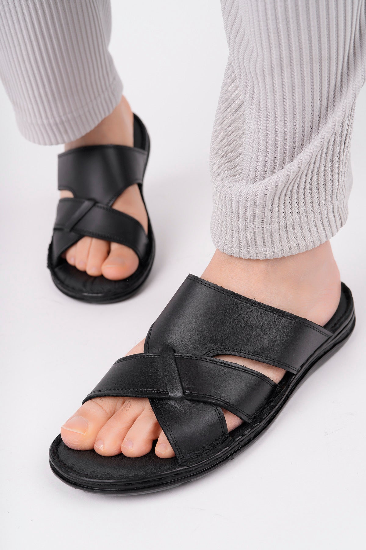 Muggo Eco Guaranteed Men Casual Genuine Leather Comfortable Soft Sole Orthopedic Slippers
