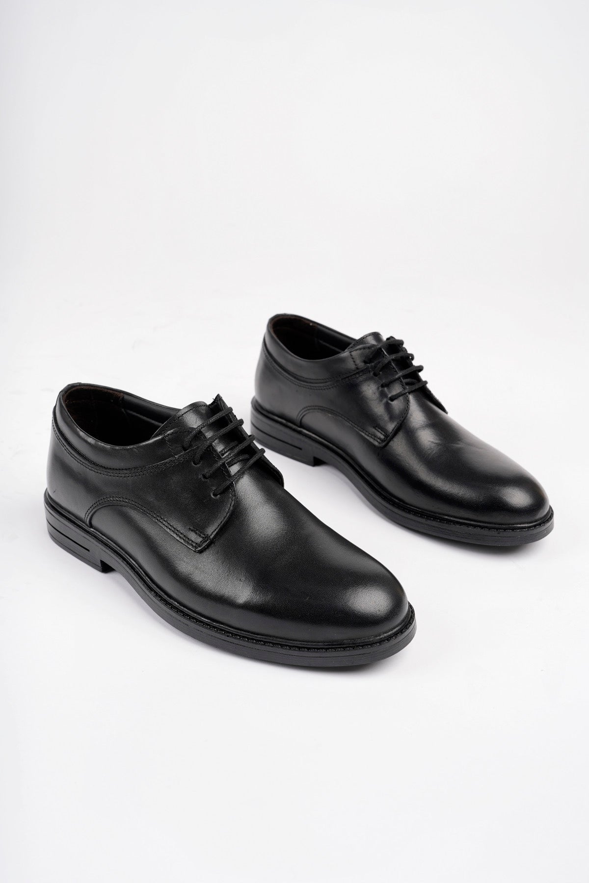 Muggo Zaha Guaranteed Men Casual Classic Genuine Leather Winter-Ready Casual Shoes