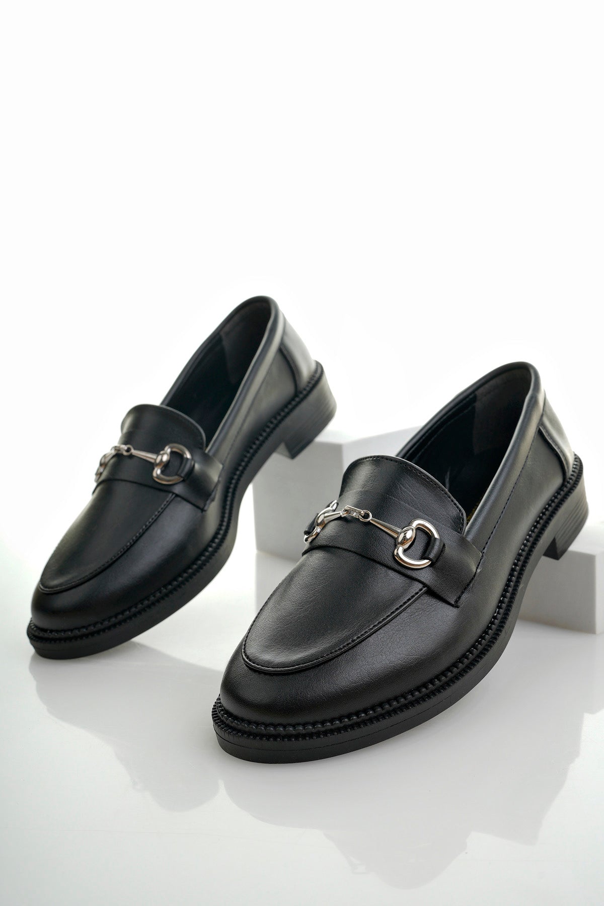 Muggo SUSSIE Guaranteed Metal Buckled Women Loafer Casual Shoes