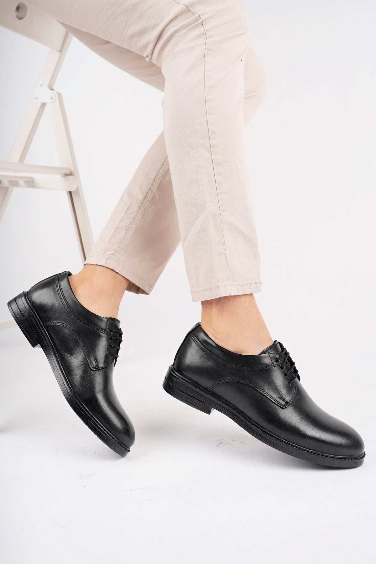 Muggo Zaha Guaranteed Men Casual Classic Genuine Leather Winter-Ready Casual Shoes