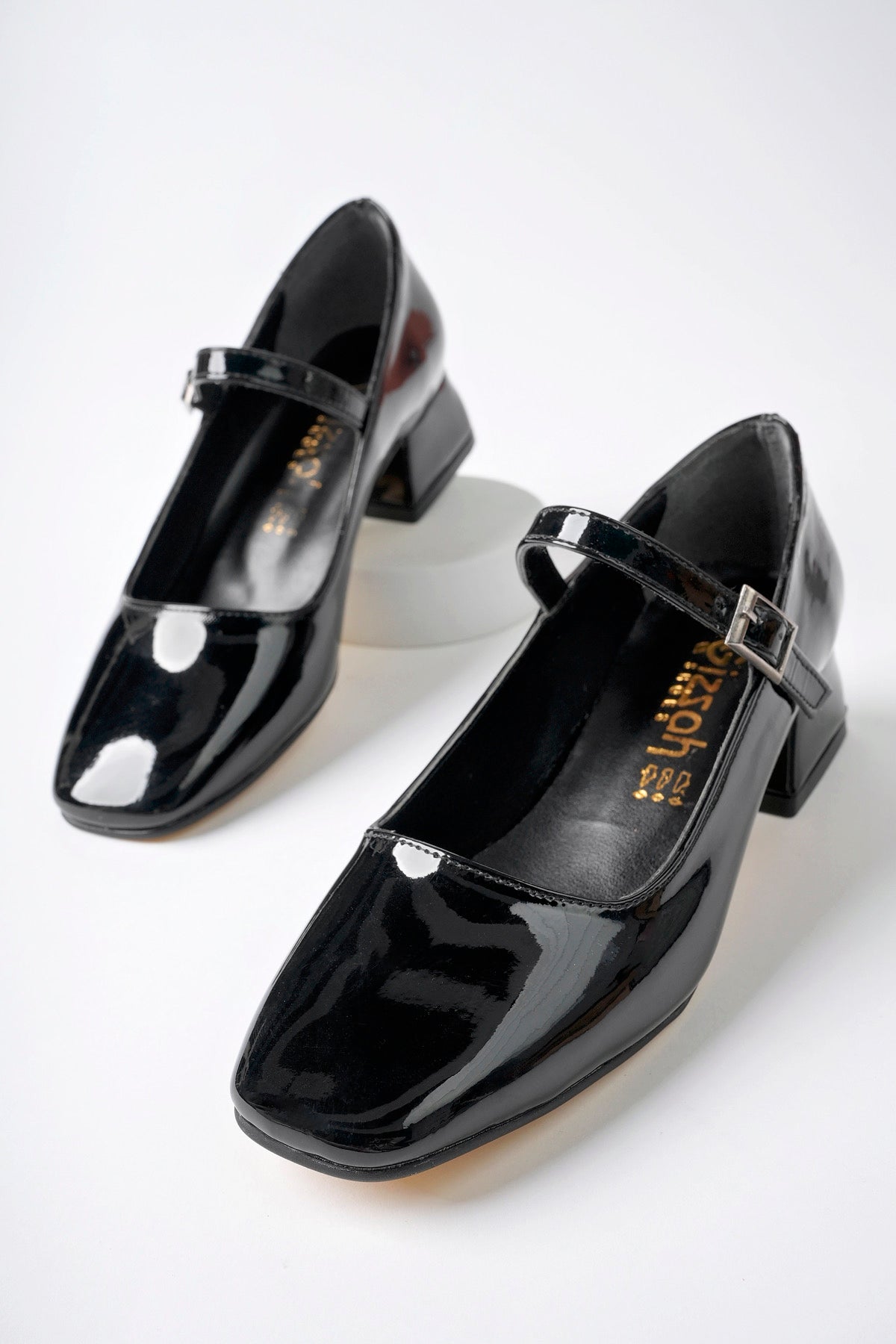 Muggo MARY Guaranteed Square-Toed Women Short Heeled Shoes