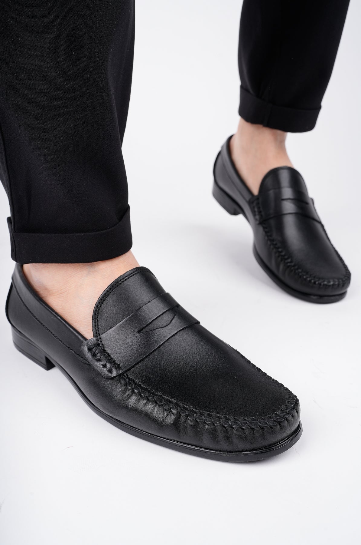 Muggo ENZO Guaranteed Classic Genuine Leather Casual Men Shoes