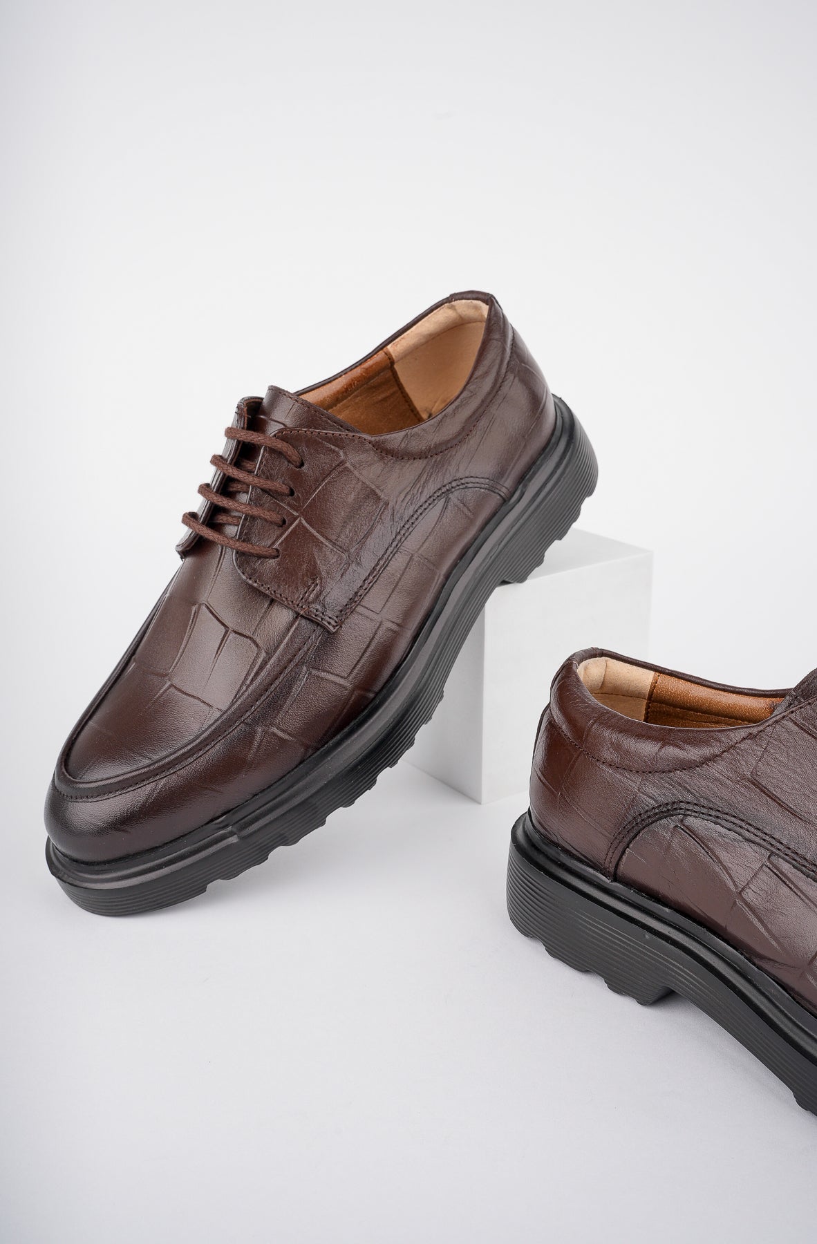 Muggo NORMAN Guaranteed Casual Classic Genuine Leather Casual  Comfortable Orthopedic Thick Sole Men Shoes