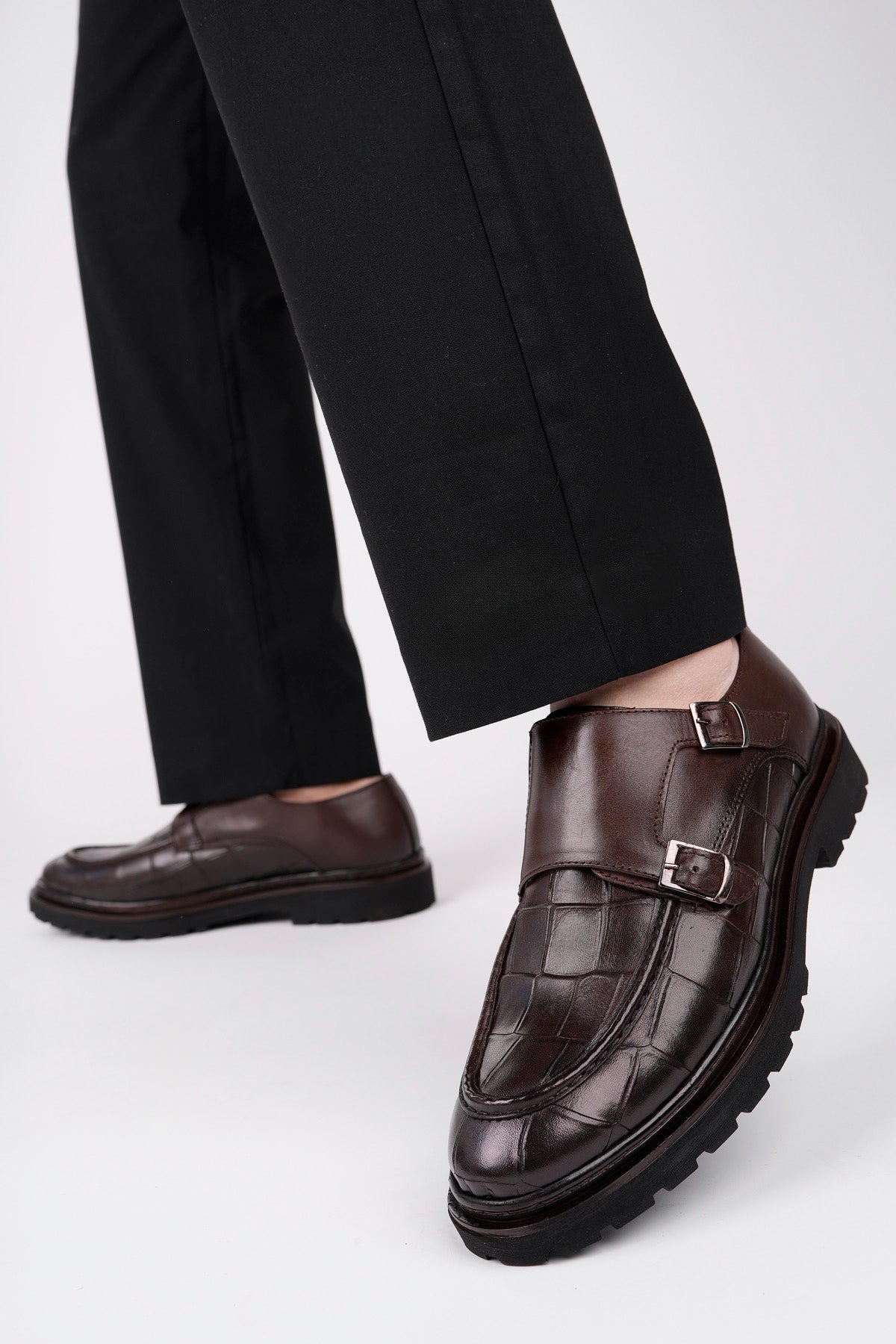 Muggo DIEGO Classic Genuine Leather Casual Orthopedic Men’s Shoe