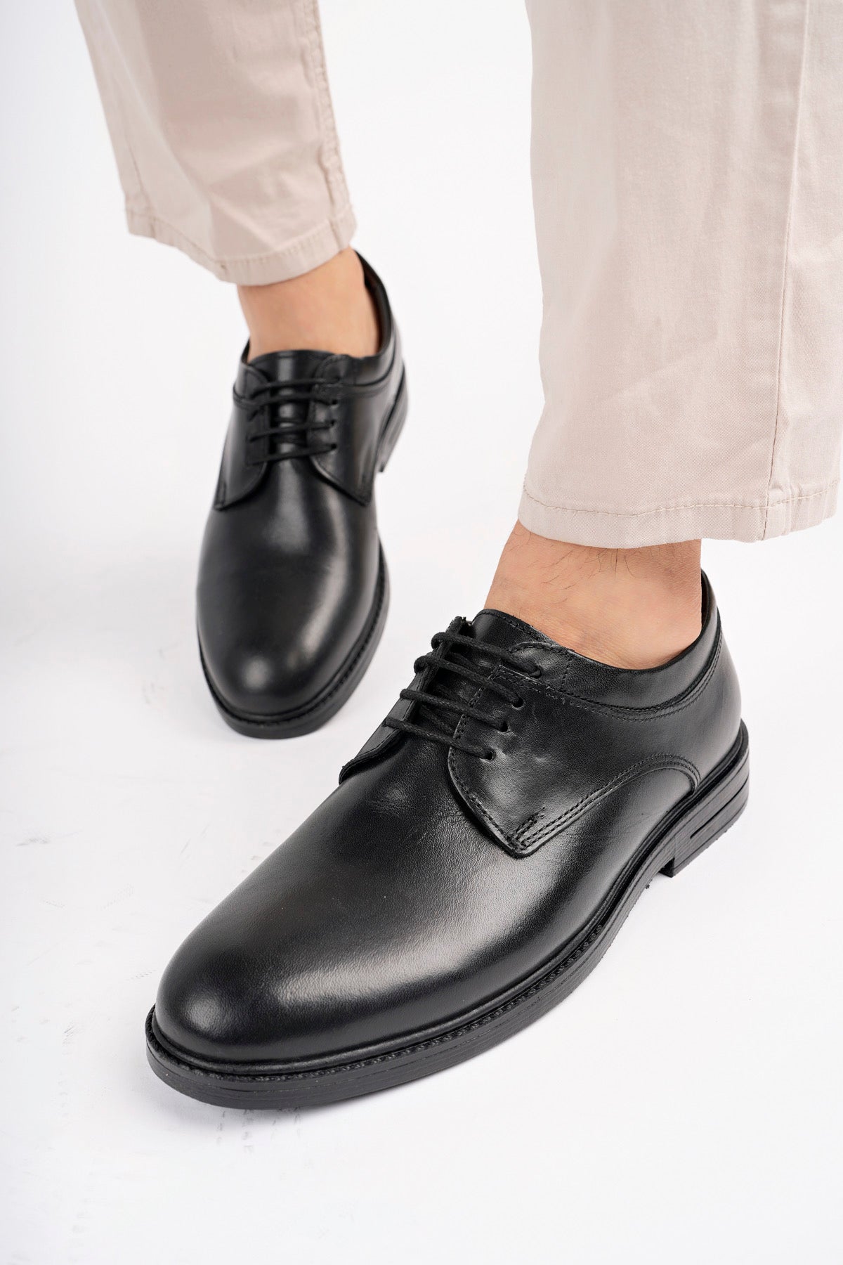Muggo Zaha Guaranteed Men Casual Classic Genuine Leather Winter-Ready Casual Shoes