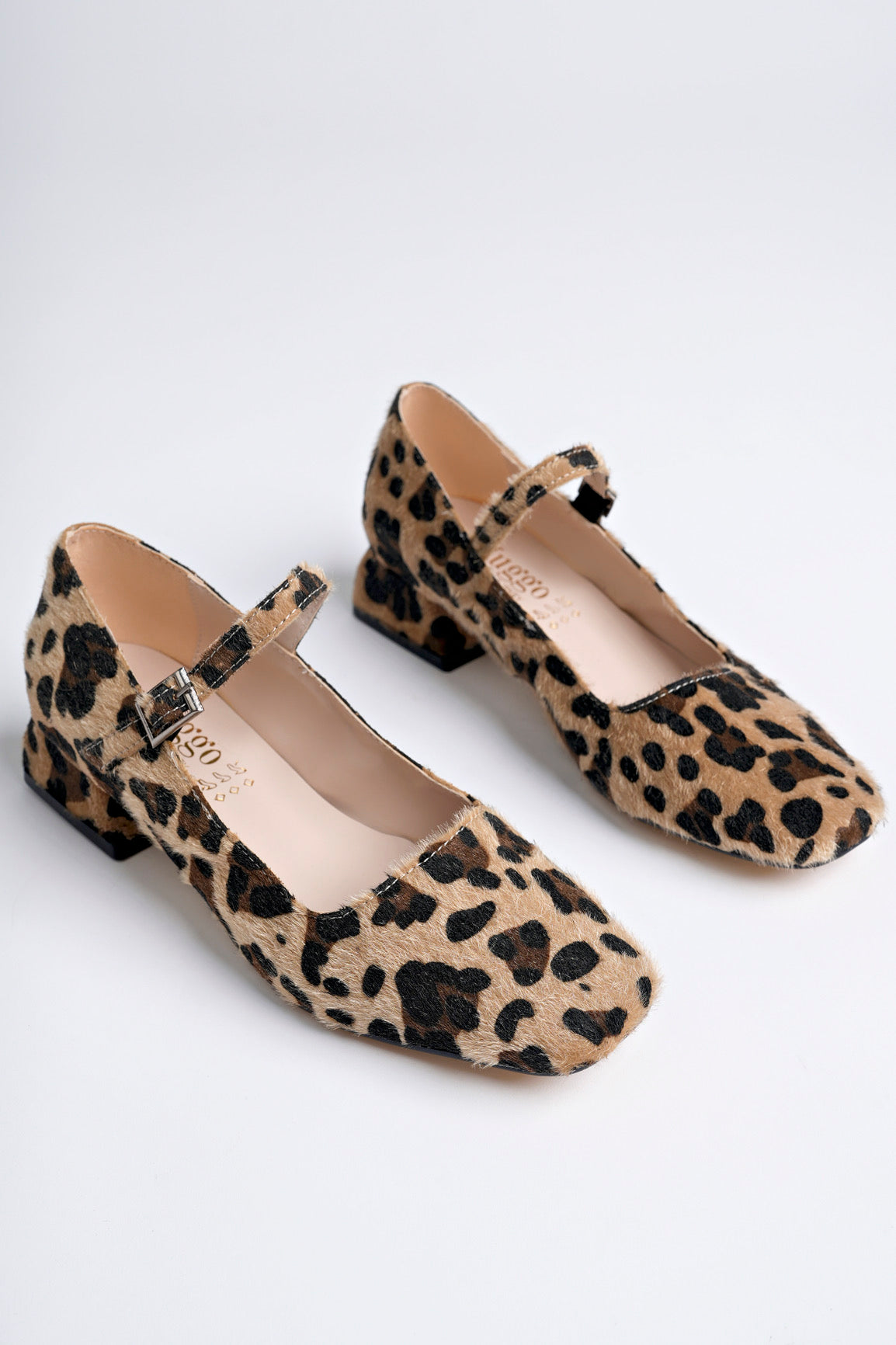 Muggo MARY Guaranteed Square-Toed Women Short Heeled Shoes