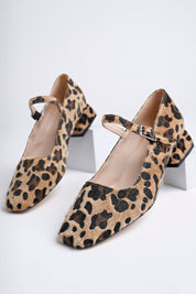 Muggo MARY Guaranteed Square-Toed Women Short Heeled Shoes