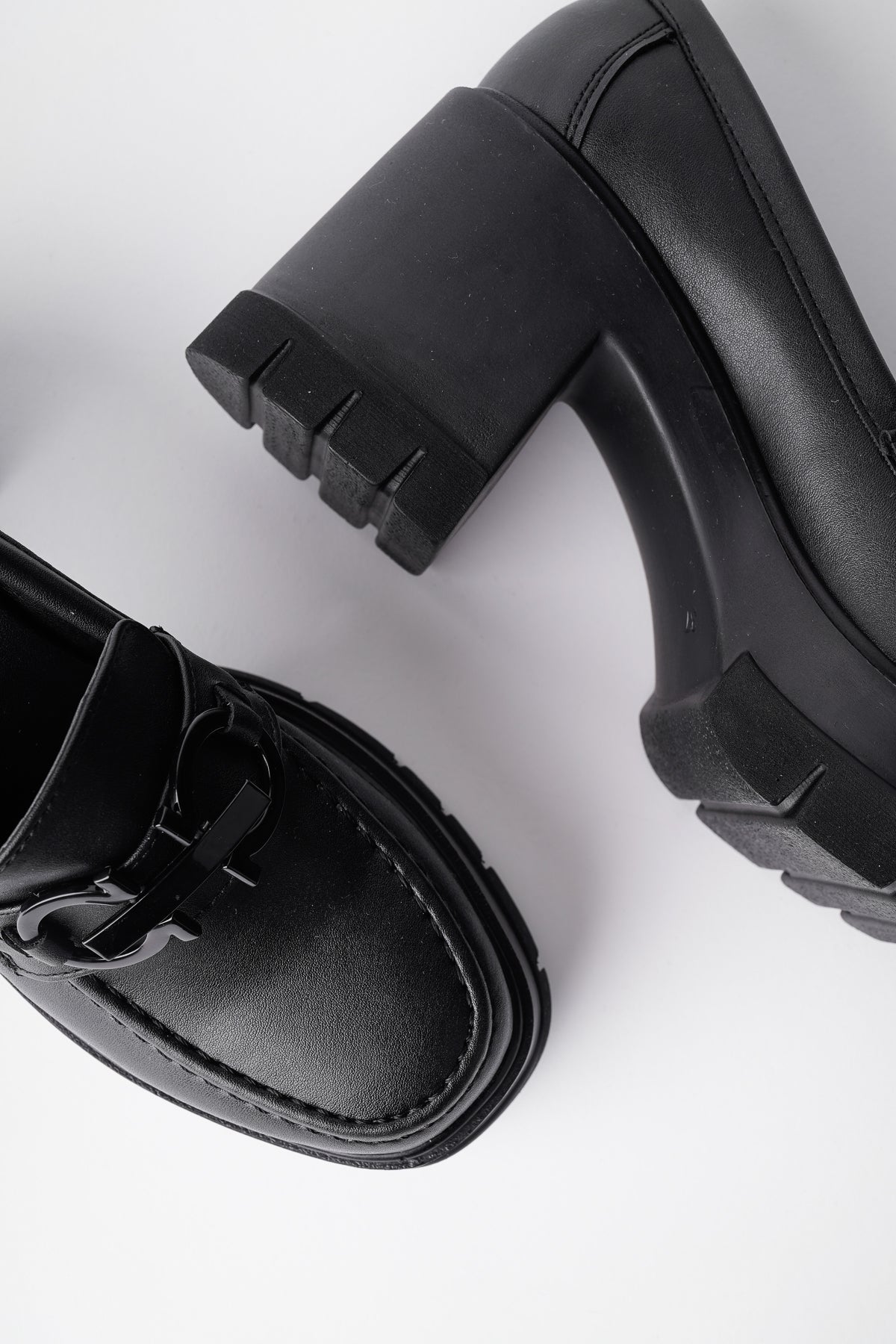 Muggo VALENCIA Guaranteed Women Thick Heeled Round-Toed Metal Buckled Loafer Casual Shoes