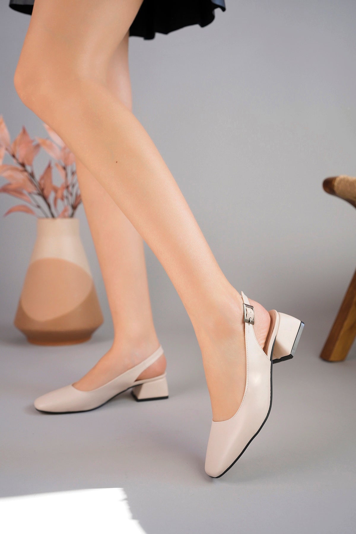 Muggo LOIS Guaranteed Backless Square-Toed Women Short Heeled Shoes
