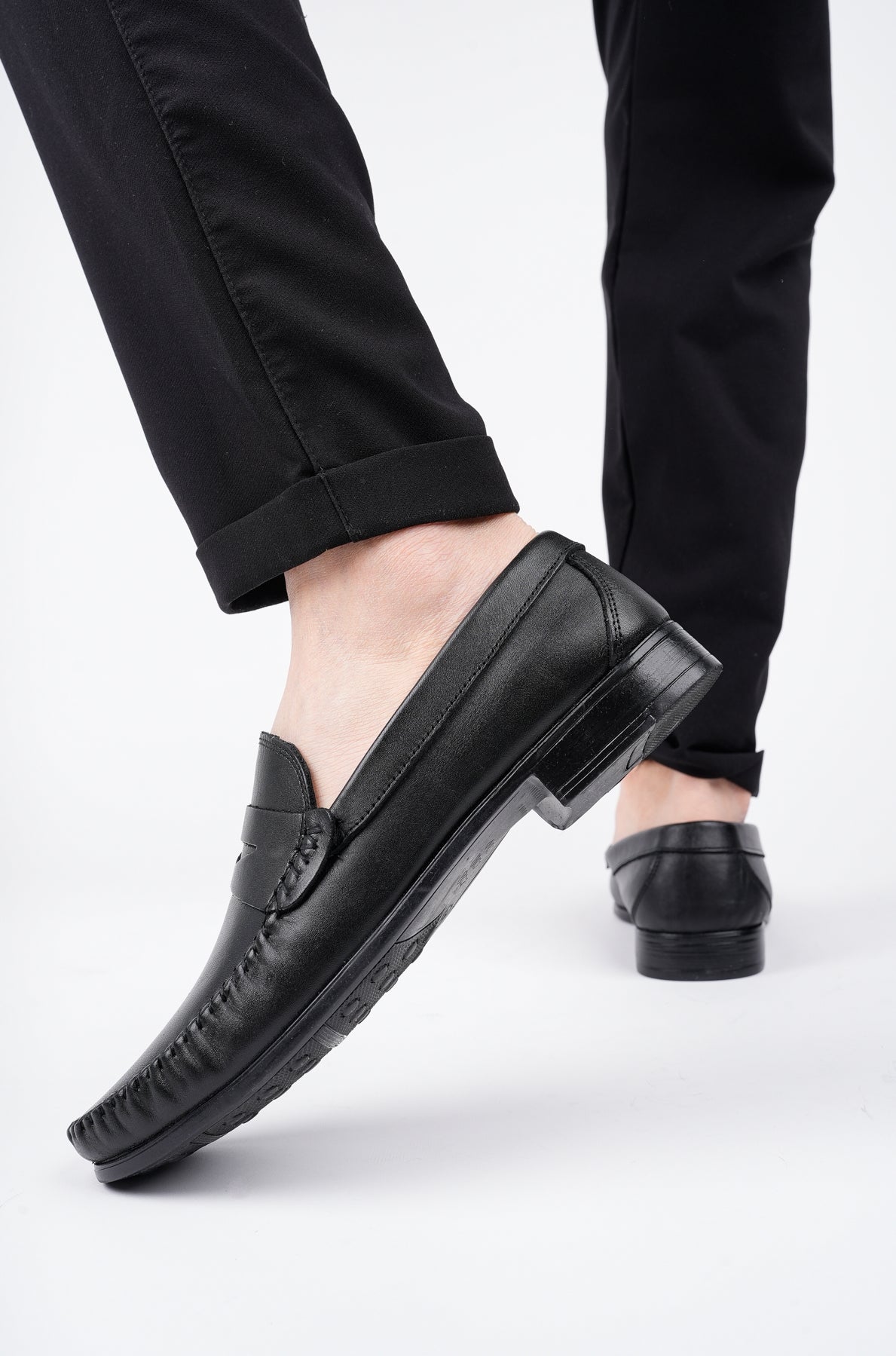 Muggo ENZO Guaranteed Classic Genuine Leather Casual Men Shoes