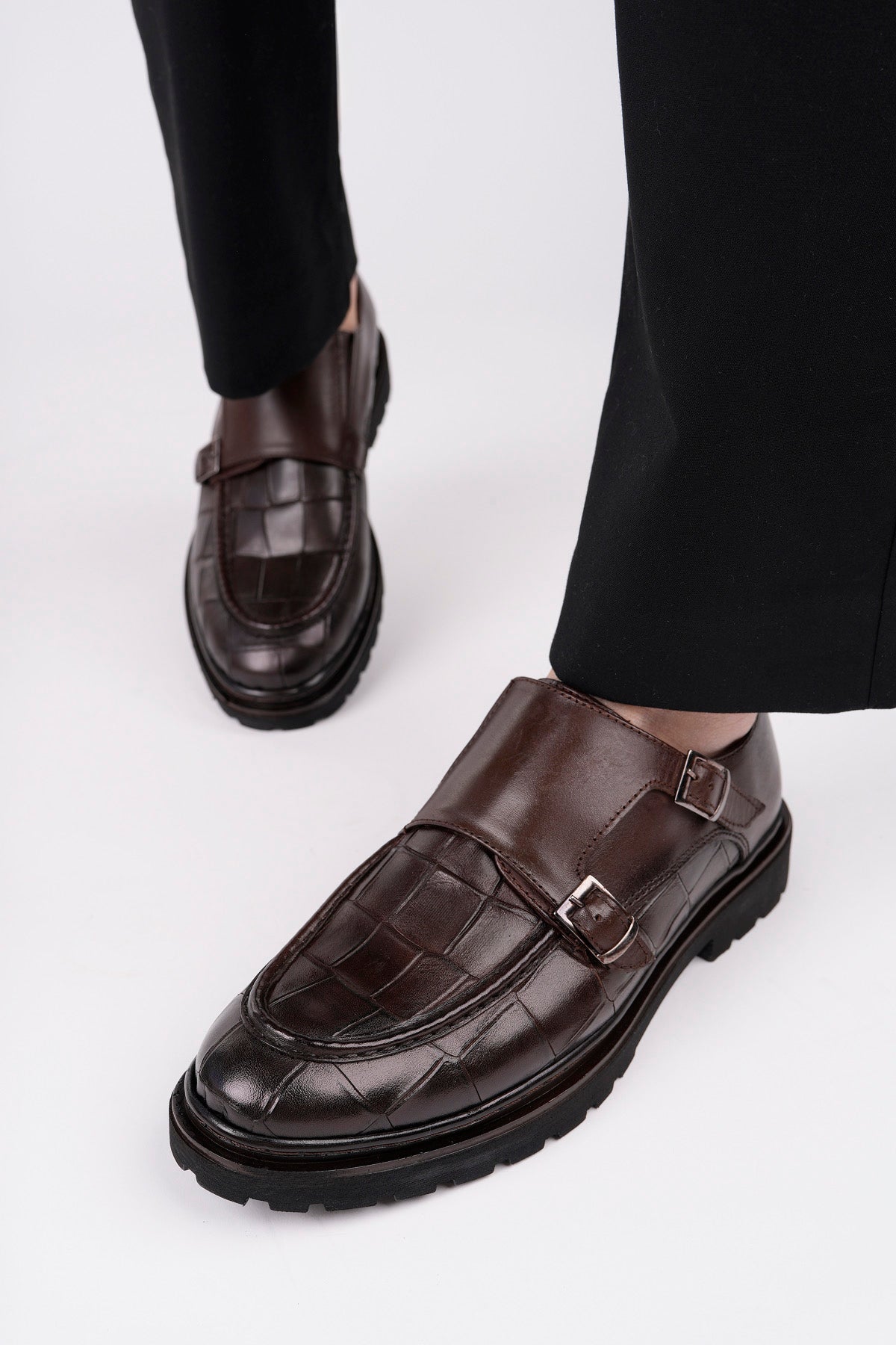 Muggo DIEGO Classic Genuine Leather Casual Orthopedic Men’s Shoe