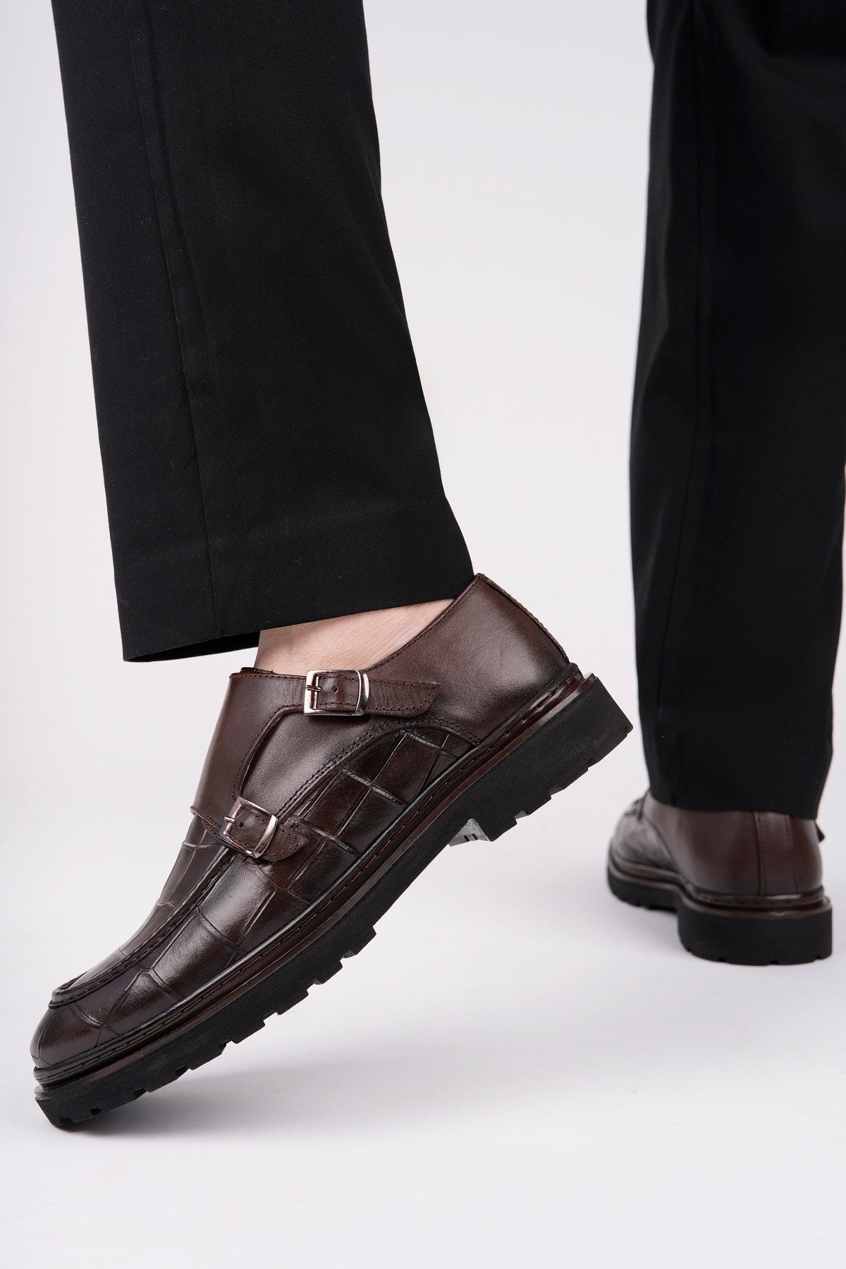 Muggo DIEGO Classic Genuine Leather Casual Orthopedic Men’s Shoe