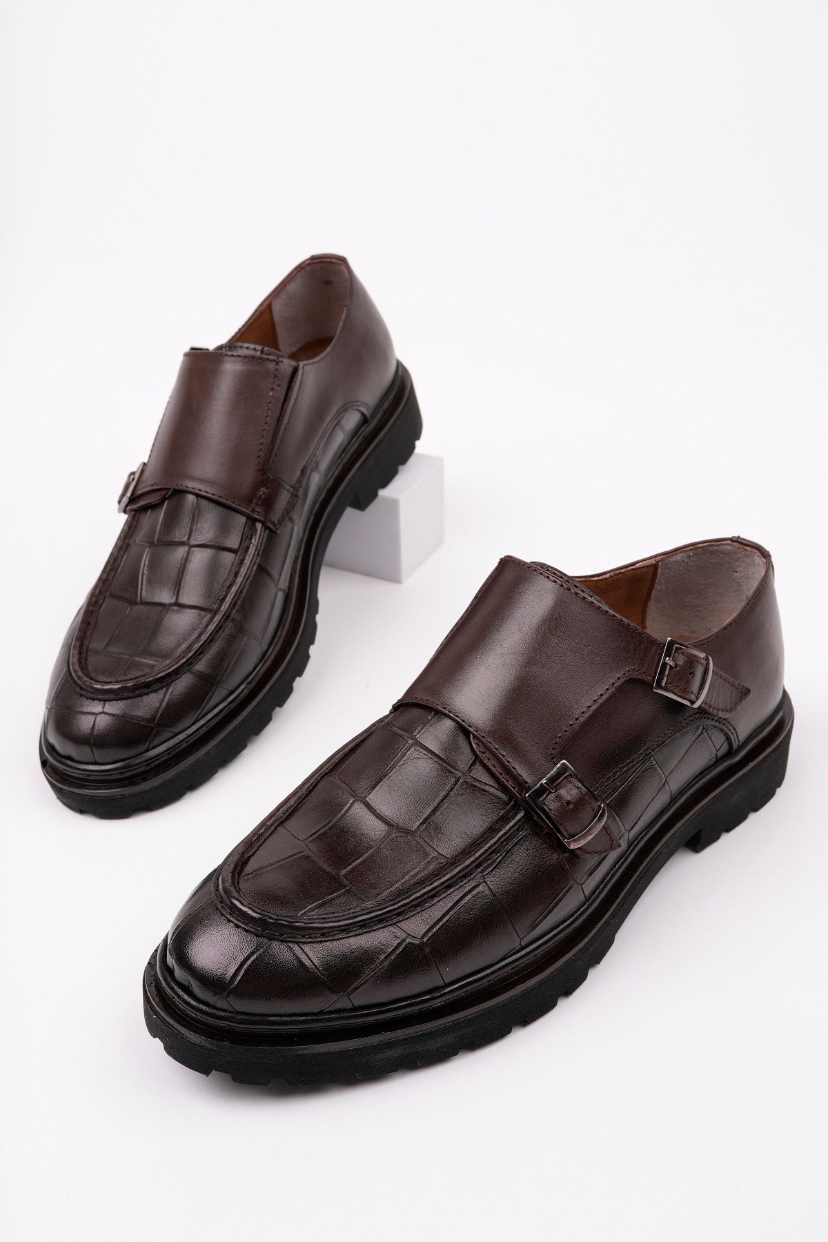 Muggo DIEGO Classic Genuine Leather Casual Orthopedic Men’s Shoe