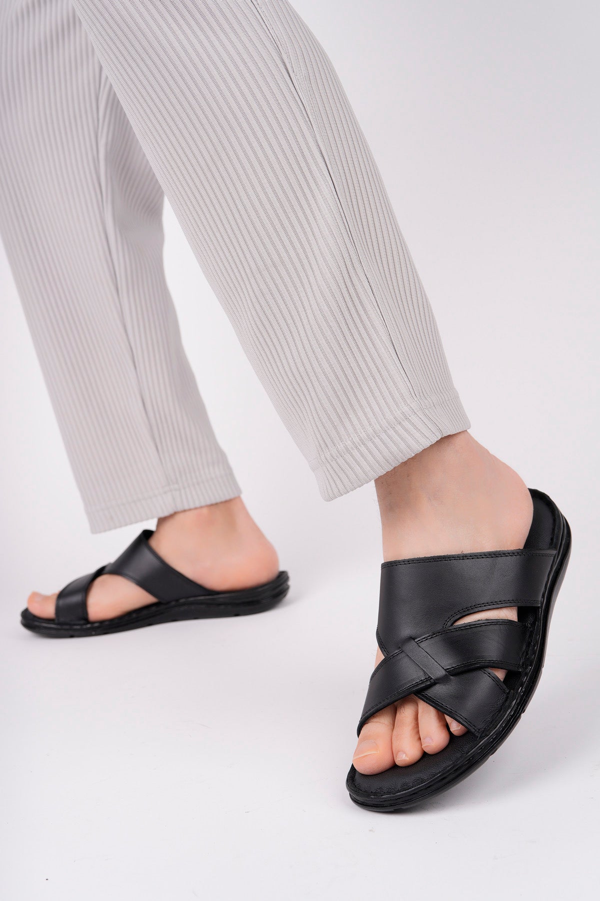 Muggo Eco Guaranteed Men Casual Genuine Leather Comfortable Soft Sole Orthopedic Slippers